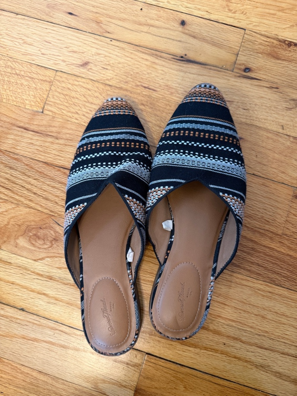 Woven Black & Tan Pointed-Toe Women’s Slip-On Flats